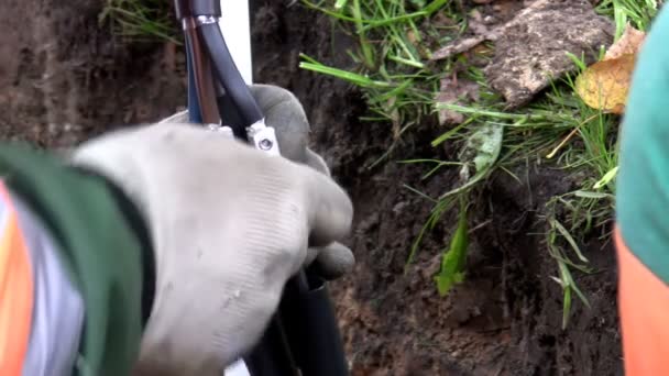 Clipes Team Eletricistas Que Fazem Eletricidade Alta Tensão Cabo Energia — Vídeo de Stock