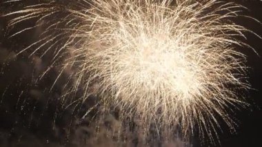 Havai fişek sonu, final. Son havai fişek ağır çekim patlamaları