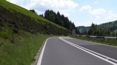 Araba ön cam veya sürücü görüş, yılan yol A57 Peak District, İngiltere, Birleşik Krallık'taki sarma Pov. 