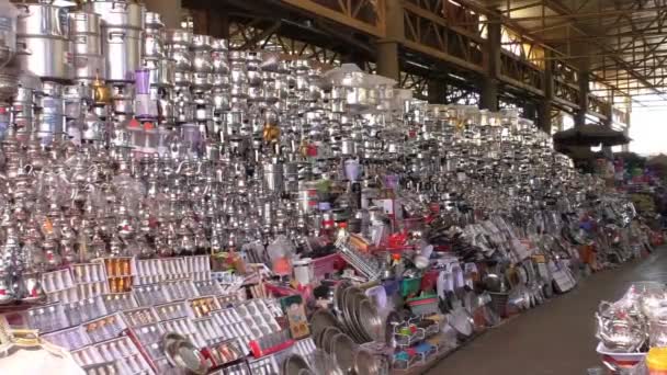 Großer Geschirrstand Auf Dem Stadtmarkt Von Agadir Marokko Handkameraaufnahme — Stockvideo