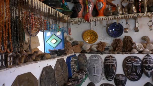 Une Partie Exposition Souvenirs Artisanaux Locaux Pour Les Touristes Maroc — Video