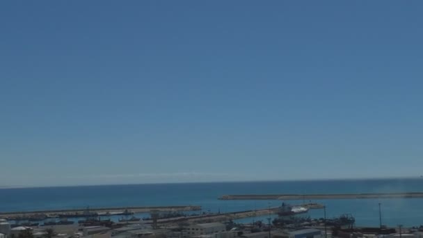 アガディール市海ポートとモロッコの工業地帯の運転車側ウィンドウの表示 — ストック動画