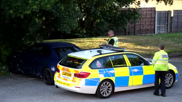 Salford Manchester May 2020 Police Car Parked Next Suspicious Car — 图库视频影像