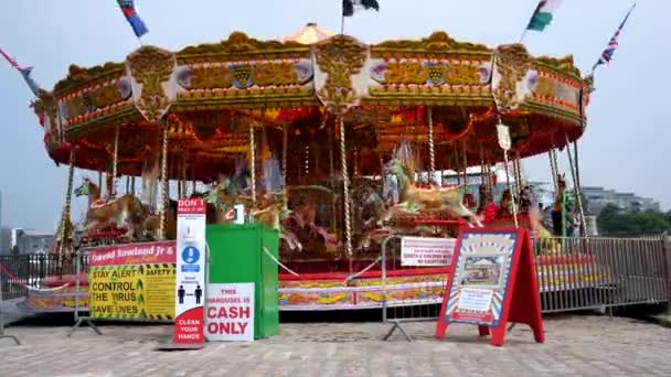 Plymouth England Förenade Kungariket August 2020 Färgglada Snurrande Karuseller Som — Stockvideo