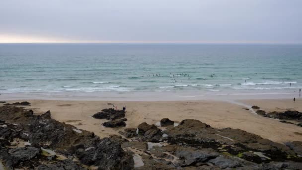 Gün Batımından Önce Cornish Kasabası Newquay Daki Fistral Plajının Görüntülerinde — Stok video
