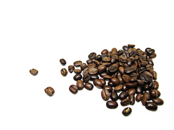 Pražená Kávová Zrna Izolovaná Bílém Pozadí Zavřít — Stock fotografie