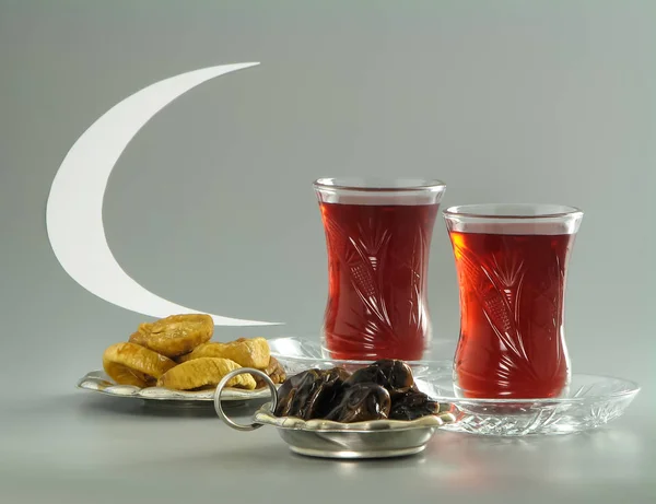 Dried dates and figs, tea in armudu glasses and crescent