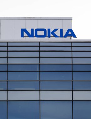 Nokia marka adı üstünde bir ofis binası