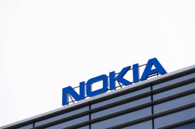 Nokia marka adı üstünde bir ofis binası