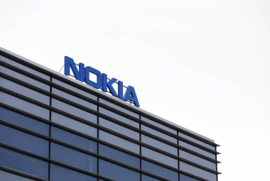 Nokia marka adı üstünde bir ofis binası