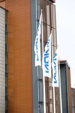 Nokia bayrakları dalga rüzgarda