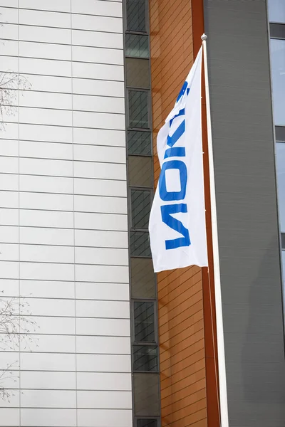 Nokia-Flaggen wehen im Wind — Stockfoto