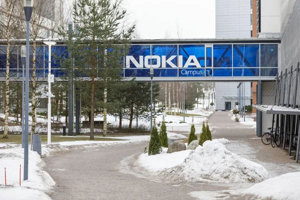 Logotipo Nokia na ponte azul — Fotografia de Stock