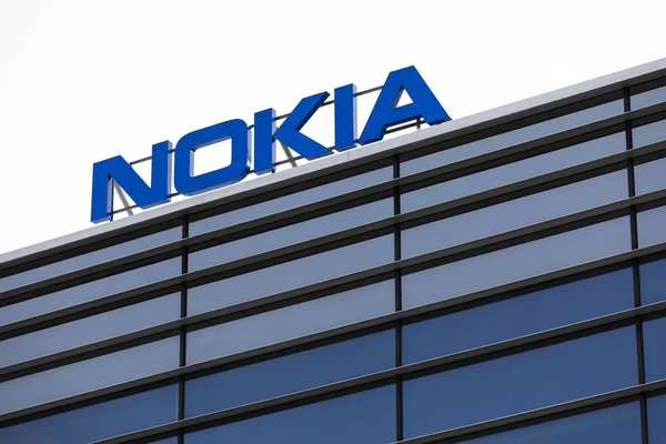 Nokia marka adı üstünde bir ofis binası
