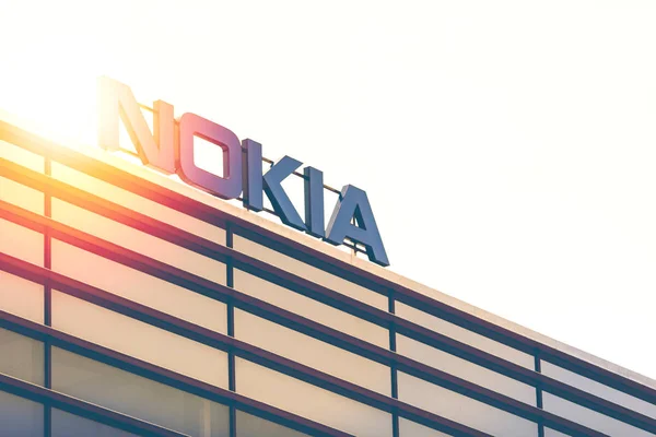 Nokia marka adı üstünde bir ofis binası