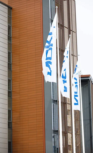 Nokia bandeiras onda no vento — Fotografia de Stock