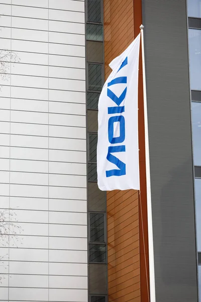 Nokia bandeiras onda no vento — Fotografia de Stock