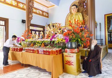 Dam Bri, Vietnam 'da tu Vien bat Nha Budist tapınağının iç kısmı