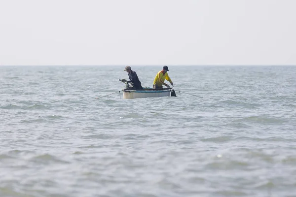 Fishers check fishing nets on sea in a boat in Nam Tien, Vietnam — Stock Photo, Image