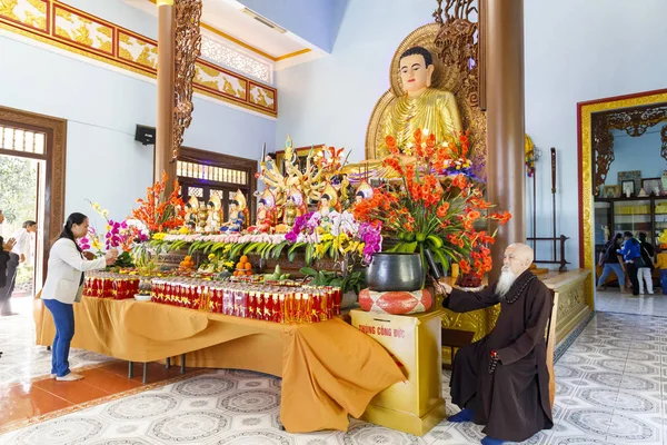 Interior del templo Buddhist Tu Vien Bat Nha en Dam Bri, Vietnam — Foto de Stock