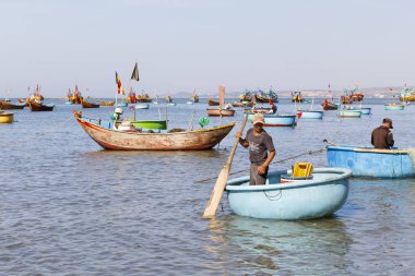 Mui Ne, Vietnam bir koyda tekneler dolu balıkçılık liman