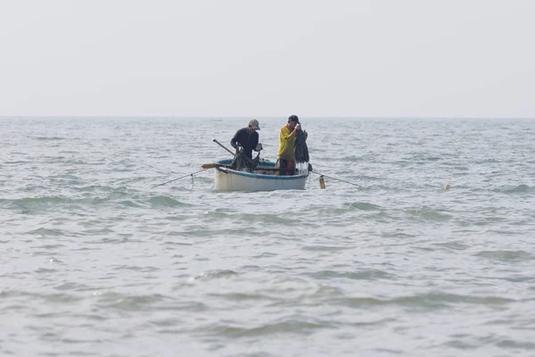 Fishers check fishing nets on sea in a boat in Nam Tien, Vietnam — Stock Photo, Image