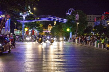 Saygon, Vietnam şehrinde gece araç yolları