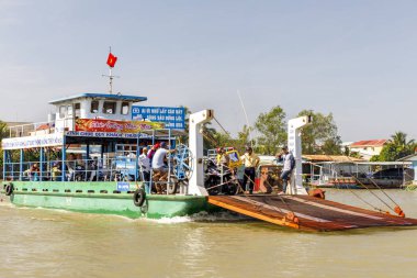 My Tho, Vietnam yakınındaki Mekong Nehri üzerinde Turizm ve seyahat tekneleri