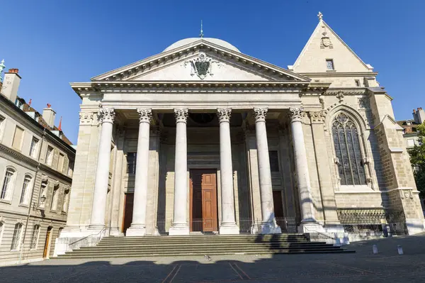 De kathedraal van St. pierre in Genève, Zwitserland — Stockfoto