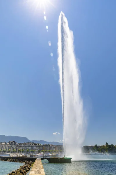 Fountain jet d 'eau in Genf, Schweiz — Stockfoto