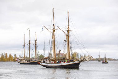 Helsinki, Finlandiya 'dan güney limanına yelken açan gemiler
