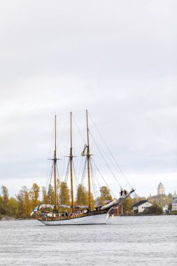 Helsinki, Finlandiya 'dan güney limanına yelken açan gemiler