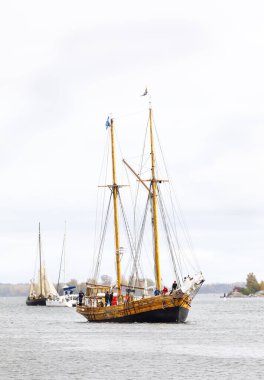 Helsinki, Finlandiya 'dan güney limanına yelken açan gemiler
