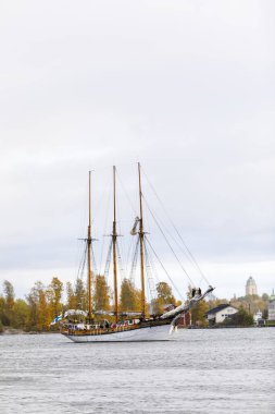 Helsinki, Finlandiya 'dan güney limanına yelken açan gemiler