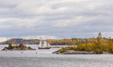 Helsinki, Finlandiya 'dan güney limanına yelken açan gemiler