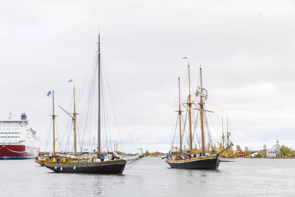 Helsinki, Finlandiya 'dan güney limanına yelken açan gemiler — Stok fotoğraf