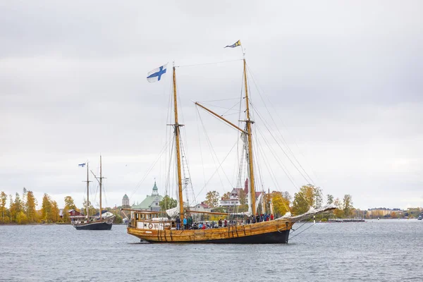 Segelschiffe im Südhafen von Helsinki, Finnland — Stockfoto