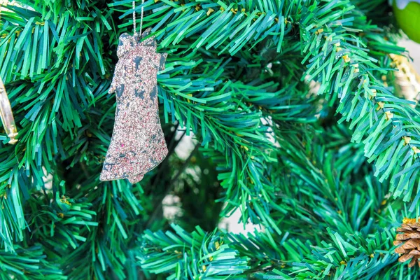 Prettige Kerstdagen Gelukkig Nieuwjaar Close Van Kerstboom Gouden Ballen Witte — Stockfoto