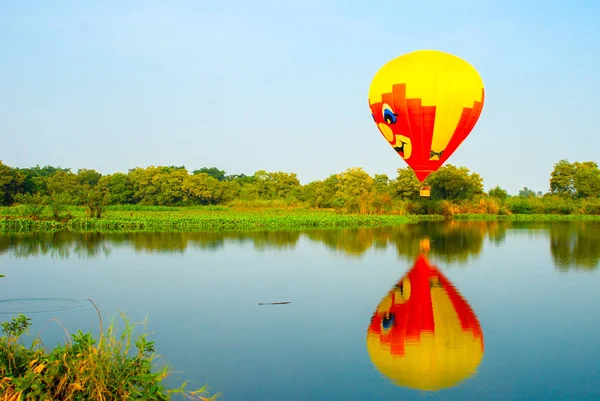 Ballonnen Rivier Samenstelling Van Aard Blauwe Hemelachtergrond Ayutthaya Thailand — Stockfoto