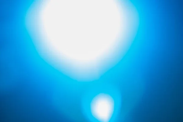 青い光フレア特殊効果 コンサート 暗い背景小話に対する照明 — ストック写真