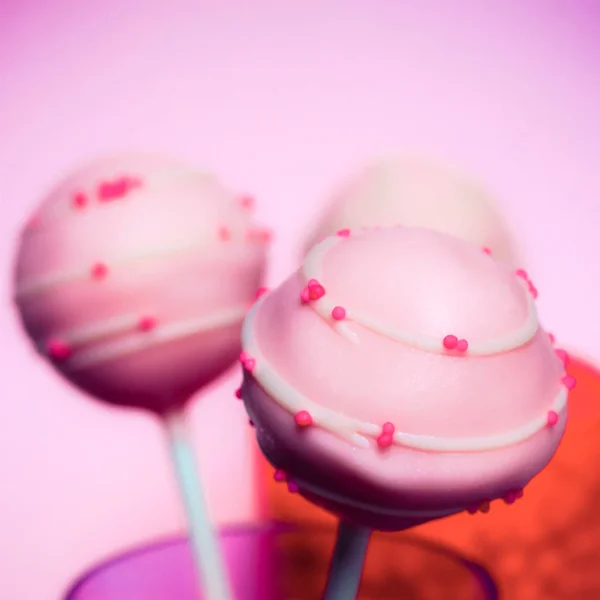 Färgglada Cake Pops Rosa Bakgrund — Stockfoto