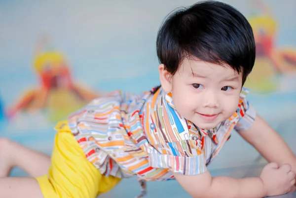 かわいい小さなアジアの少年の幸せ Smilling 公園屋外で 幸せな子供たち — ストック写真