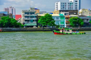Bangkok, Tayland - 21 Mart 2019: Chao Phraya Nehri ve nehir manzarası, peyzaj bölgeleri