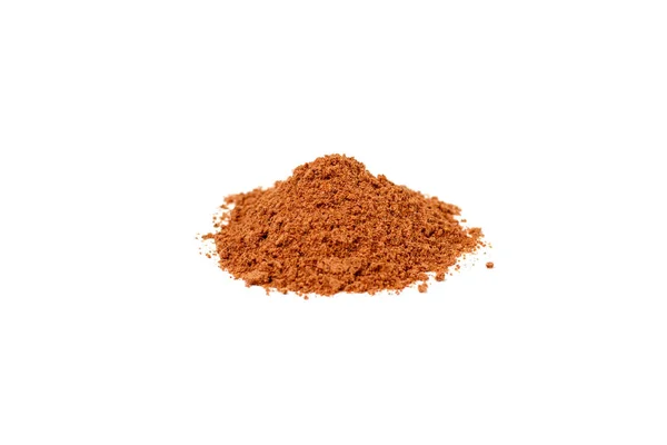 Paprika rossa macinata isolata su fondo bianco, vista laterale — Foto Stock