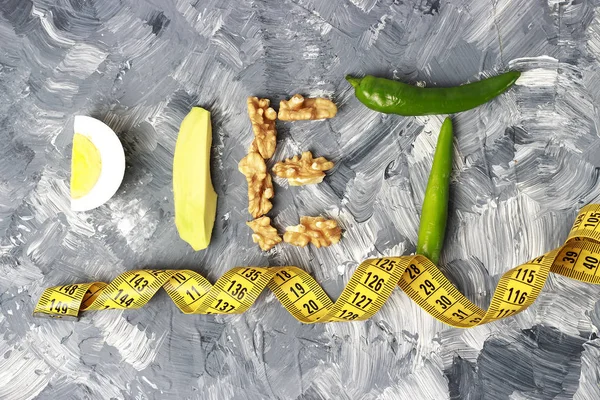 Inscripción Dieta hecha de nueces, huevos y aguacate. concepto de pérdida de peso — Foto de Stock