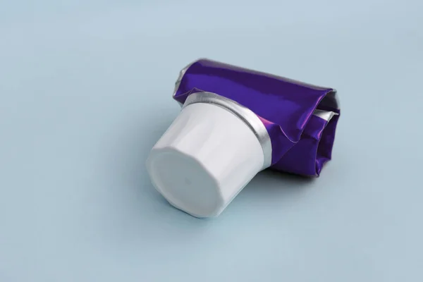 Empty tube of toothpaste on blue background — Stock Photo, Image