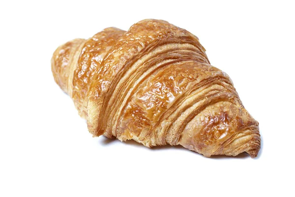 Friss croissant-t közelről a elszigetelt fehér háttér, oldalnézetből — Stock Fotó