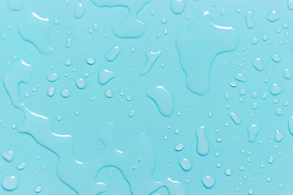 Abstraktní kapky vody na modrém pozadí zblízka, textura Stock Obrázky