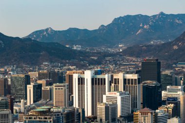 Seoul, Güney Kore - 22 Ocak 2018: hava atış mavi saatte Namsan Park Seul manzarası