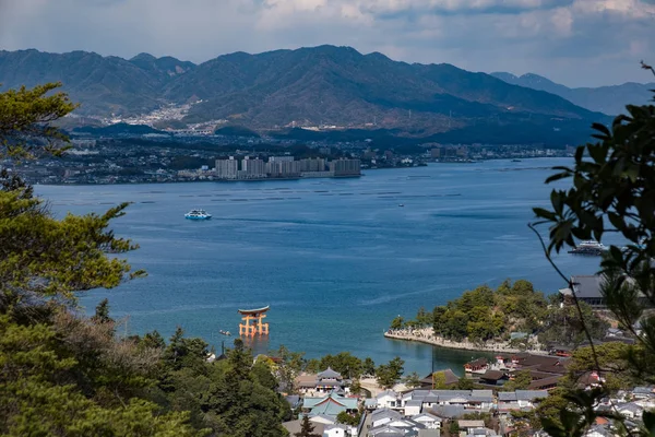 Itsukuşima Tapınak Dev Kırmızı Yakın Gündüz Havadan Görünümü Miyajima Japonya Stok Resim